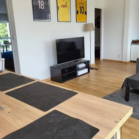 Bright 70 M Close To The Racetrack Park *